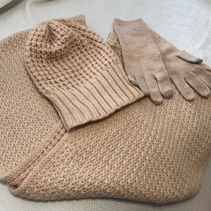 LOFT Scarf, gloves and hat set